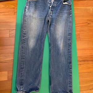 Men’s Levi’s 501 35 x 32 blue denim button fly straight leg